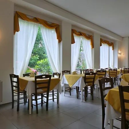 拉康祖拉戴巴罗尼酒店 酒店 3*